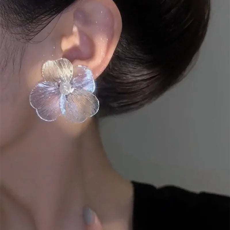 Exaggerated Hollow Metal Style Pearl Flower Earrings for Women Fashionable Simple Daily Accessories Party Jewelry Birthday Gifts