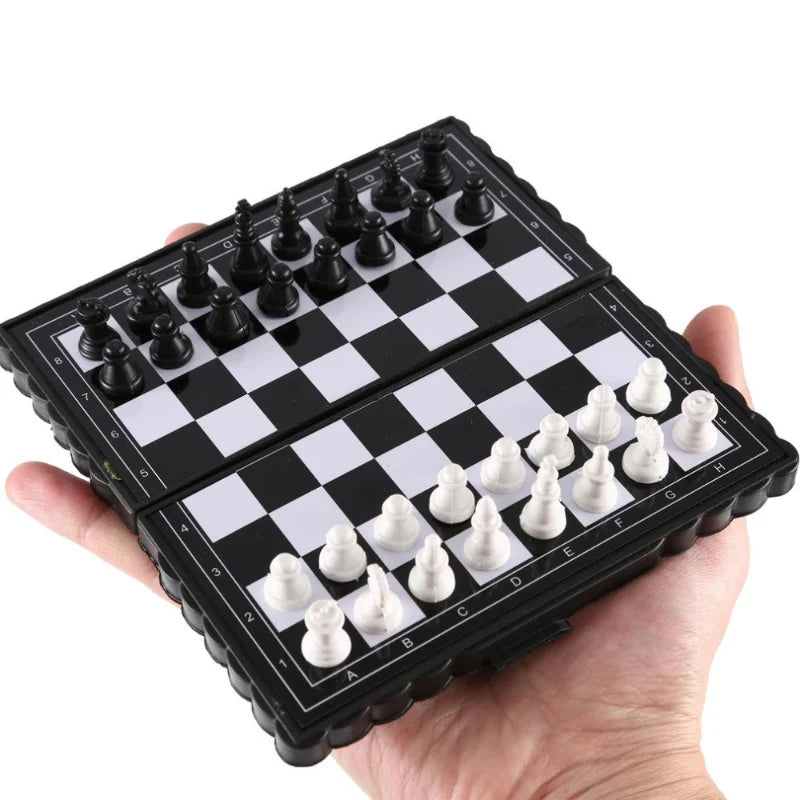 Mini Magnetic Chess Set Folding Magnetic Plastic Chessboard Board Game Portable Kid Toy Portable Outdoor