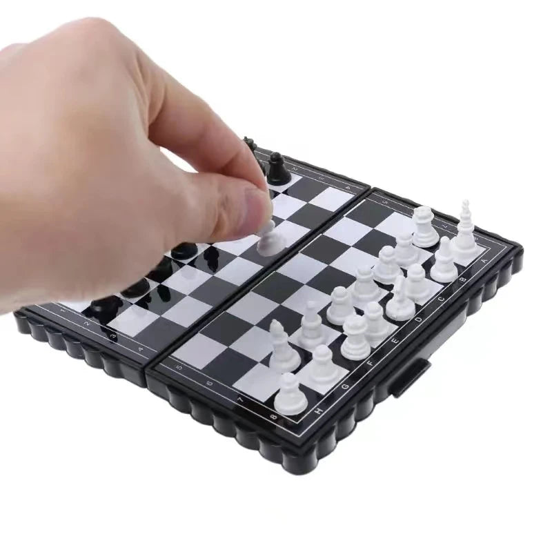 Mini Magnetic Chess Set Folding Magnetic Plastic Chessboard Board Game Portable Kid Toy Portable Outdoor