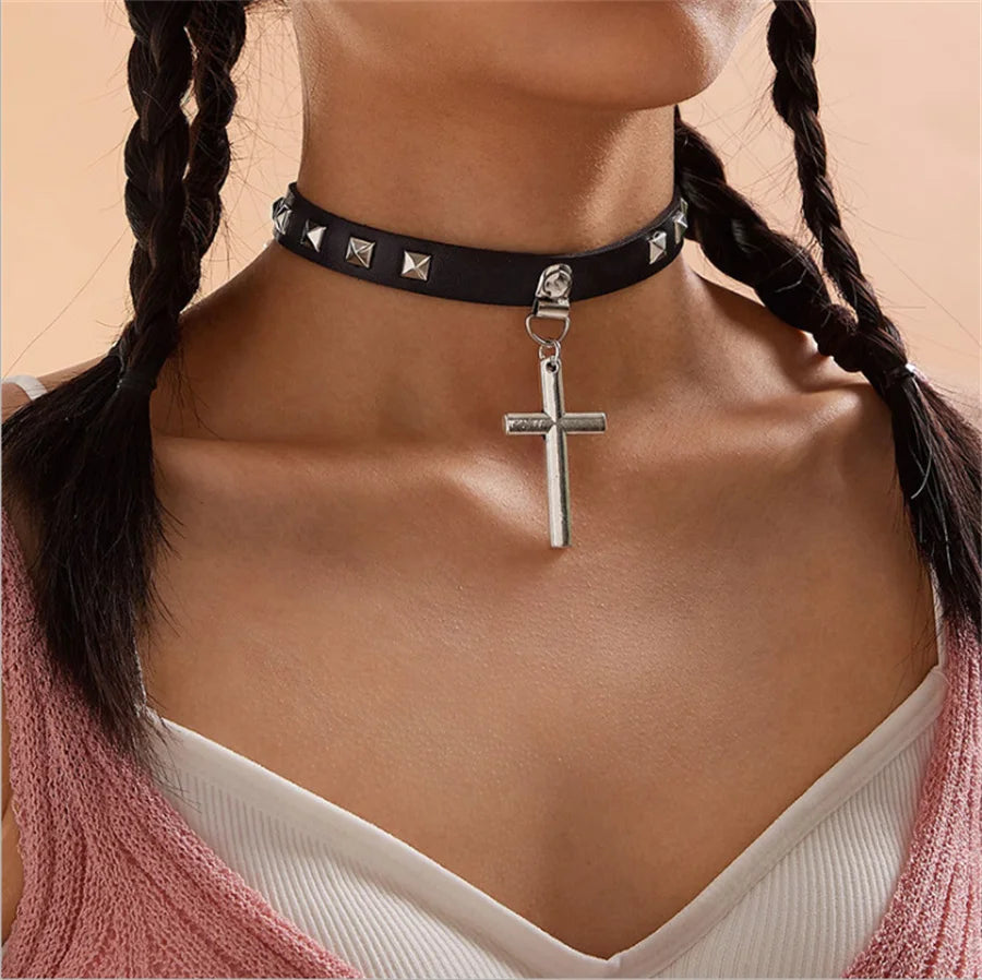 New Pattern Women Sexy Gothic Lock Harajuku Chocker Necklace Heart Key Rivets Black Goth Punk Chokers Gothic Choker Necklace