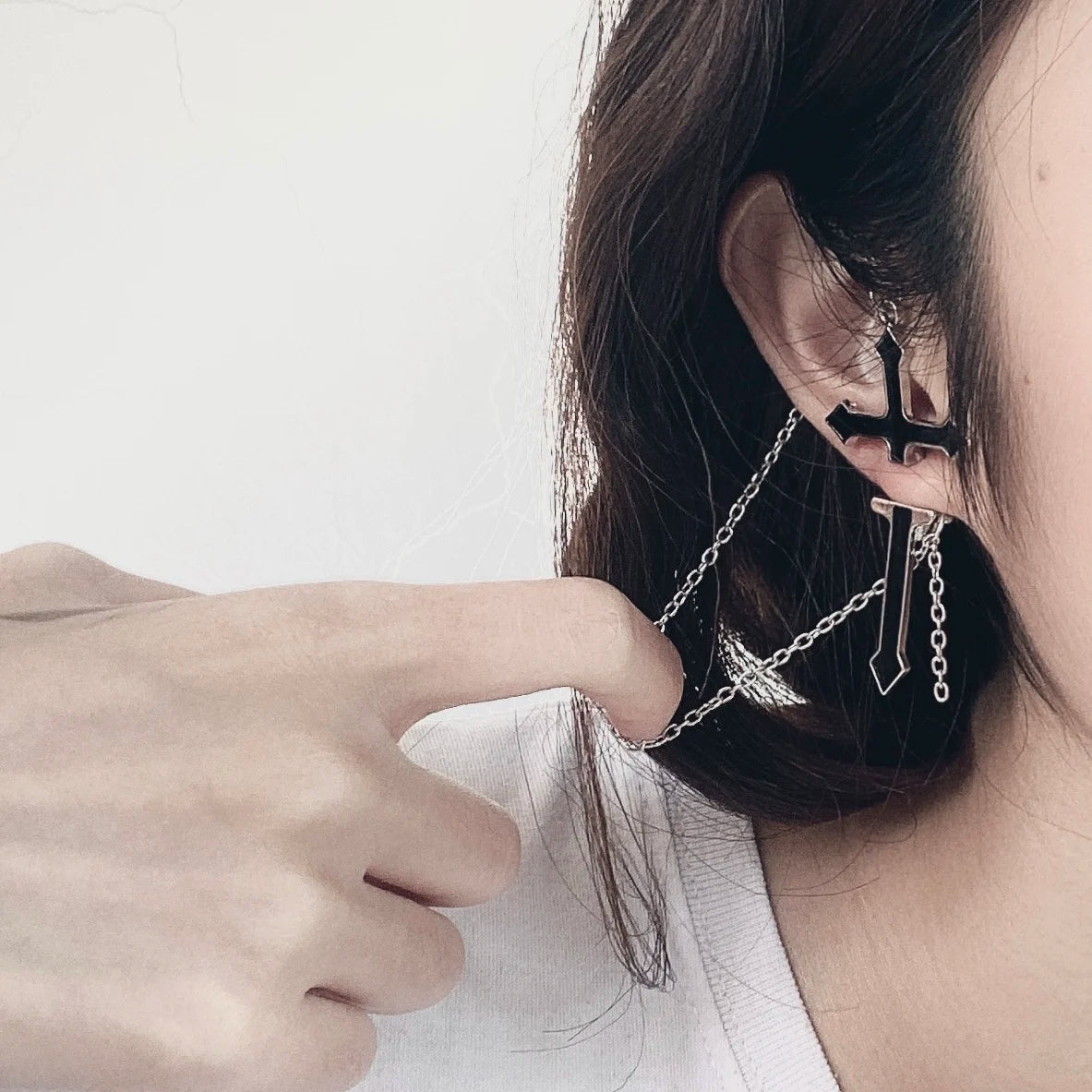 Gothic Punk Black Cross Drop Earrings for Teens Vintage Rock Pride Long Chain Ear Cuffs Ear Clips Women Earrings Girls Jewelry