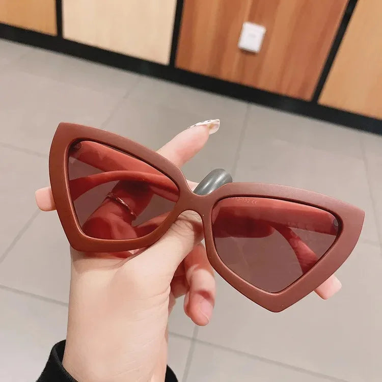 INS Cat Eye Sunglass Trendy Female Eyewear Luxury Brand Designer Popular Women Travelling Sun Shades Glasse