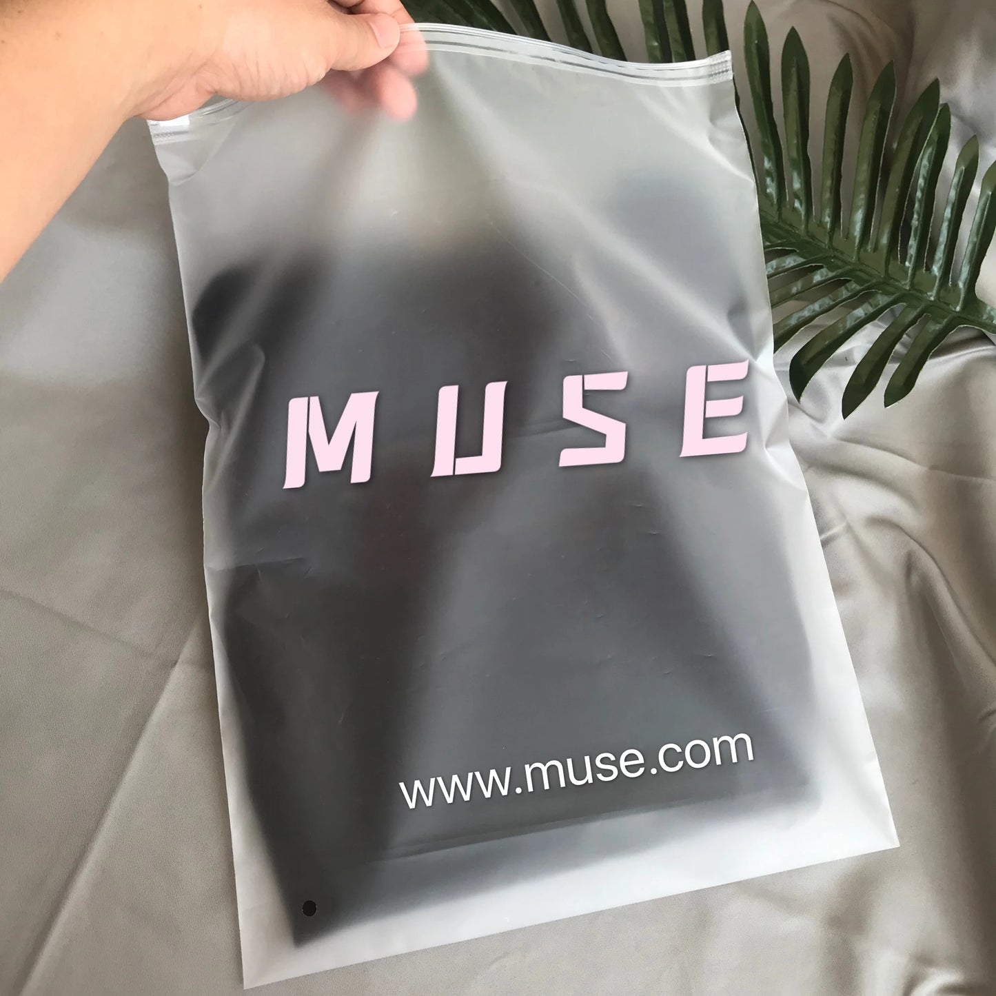 Wholesale 500pcs/Lot Custom Frosted matte ziplock waterproof zipper plastic zip packing bag for clothing