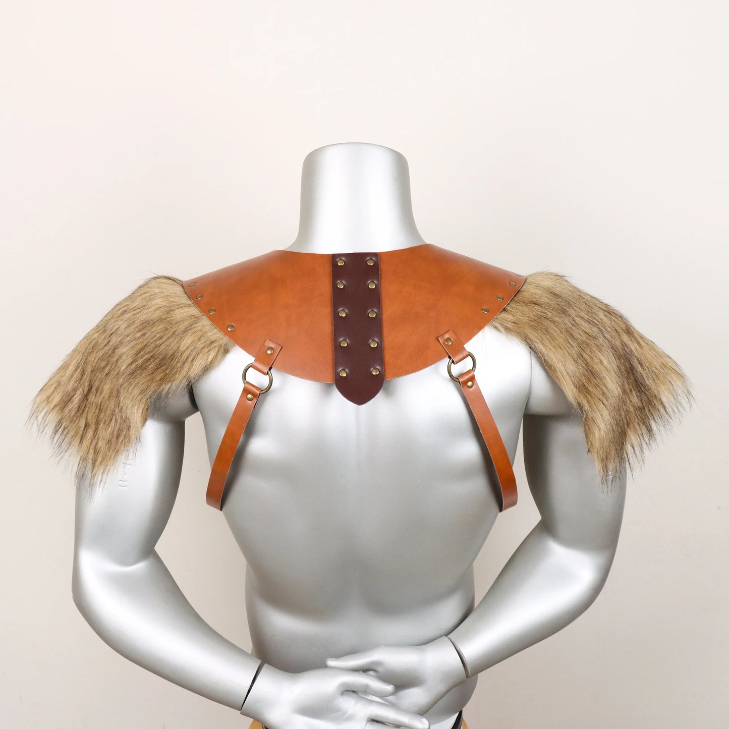 Man's Medieval Viking Handmade Fur Shoulder Armor Accessories Costume LARP Knight leather shoulder armor For Halloween Cosplay