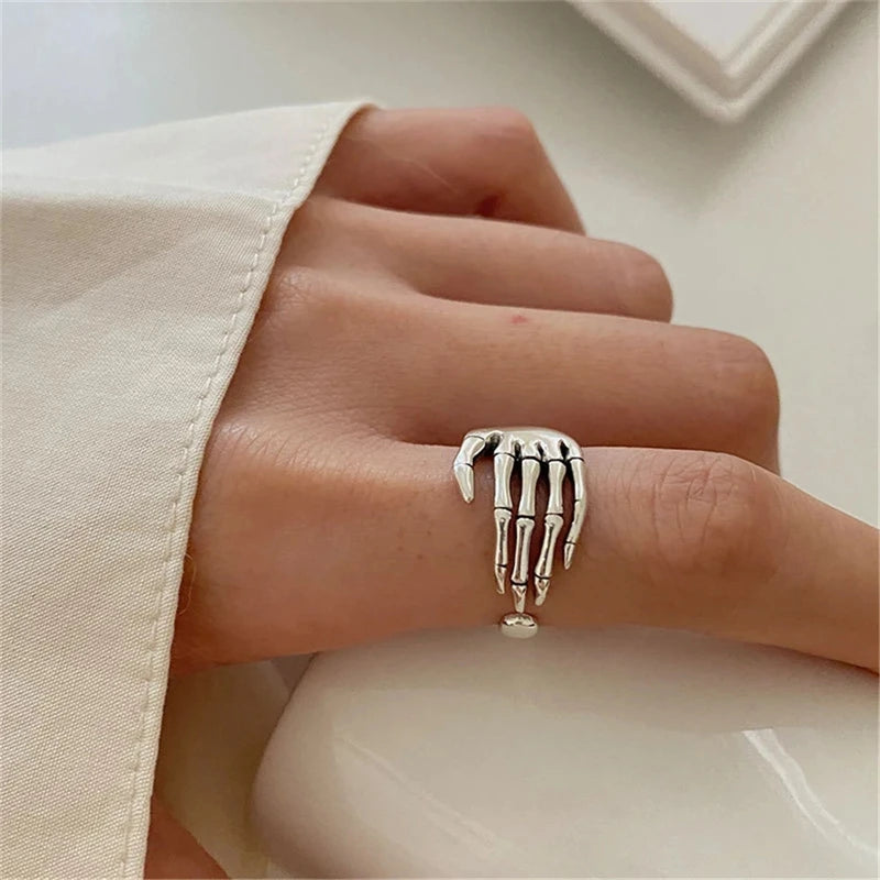 2023 Resizable Retro 925 Silver Ring Trend Punk Rock Vintage Creative Skeleton Hand Loop Party Jewelry for Women Finger Rings