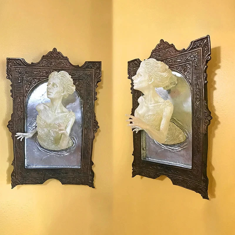 Halloween Resin Devil's Hand Wall Decoration Gohtic Ghost in The Mirror Luminous Crafts Spooky Props Home Photo Frame Decor