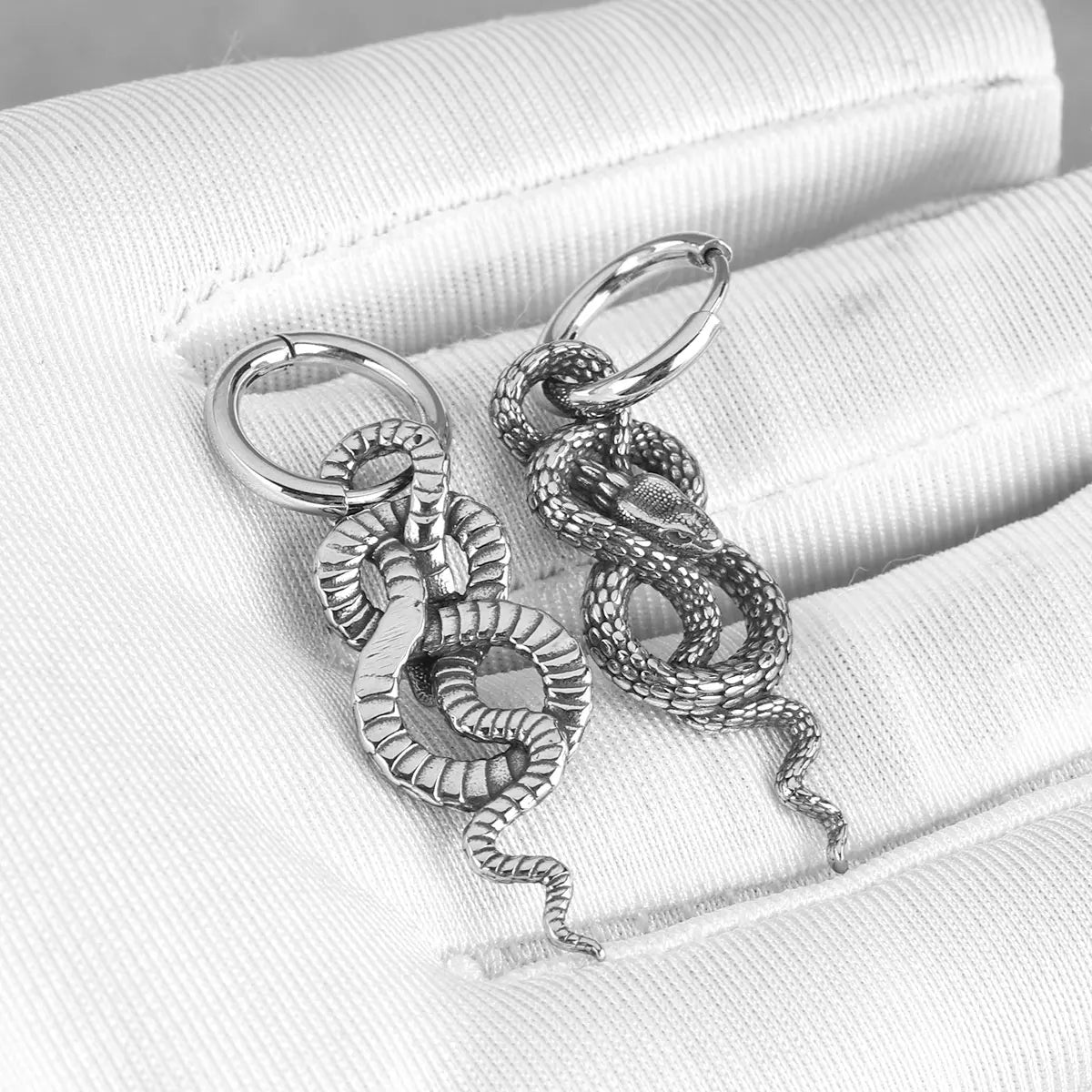 Stainless Steel Vintage Twisted Snake Fashion Pierced Earrings Men Rock Hip Hop Boys Girls Accessories Charms Jewelry Wholesale