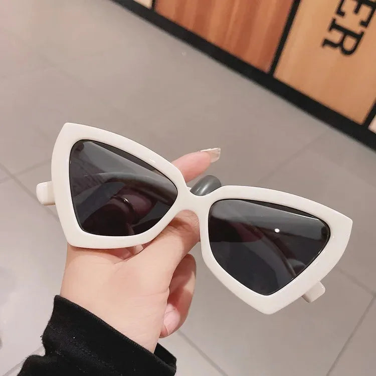 INS Cat Eye Sunglass Trendy Female Eyewear Luxury Brand Designer Popular Women Travelling Sun Shades Glasse