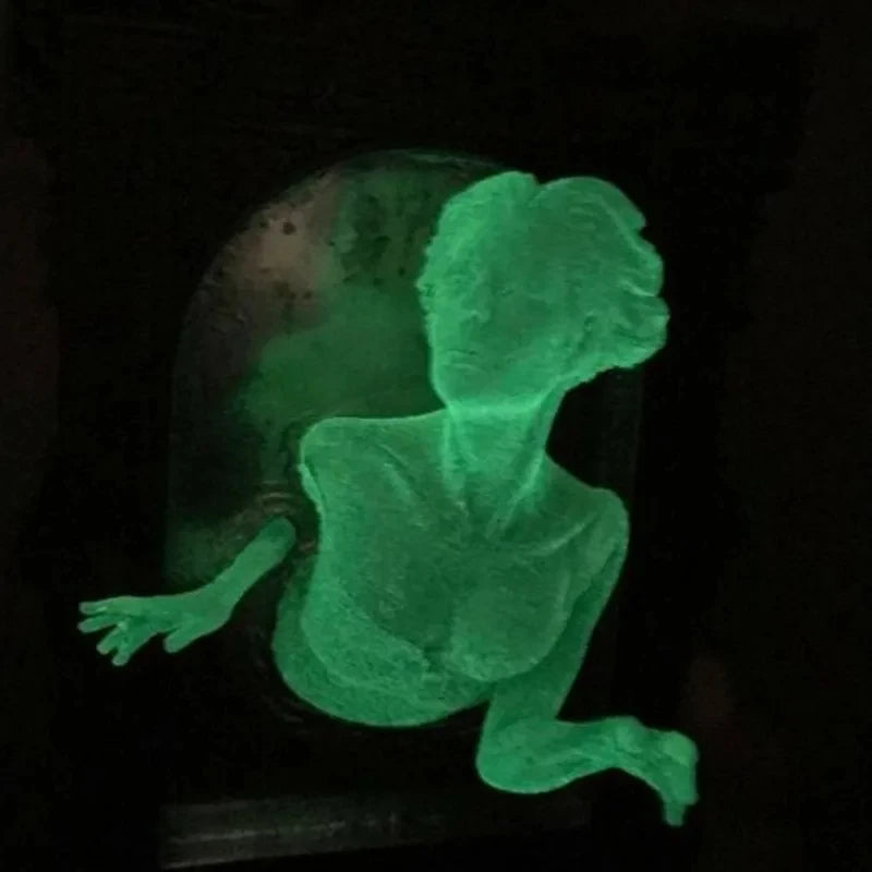 Halloween Resin Devil's Hand Wall Decoration Gohtic Ghost in The Mirror Luminous Crafts Spooky Props Home Photo Frame Decor